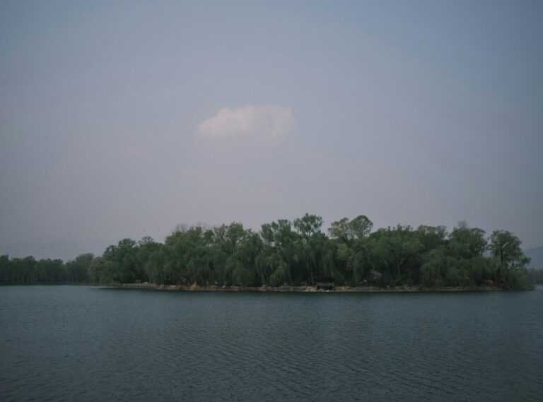 How Big Is Lake Yiganlawi